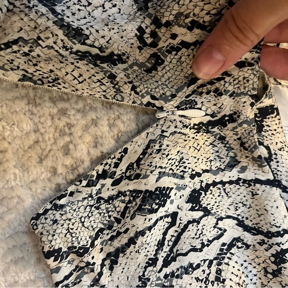 Reformation Samson 2 piece snakeskin set size 4 - Picture 6 of 9